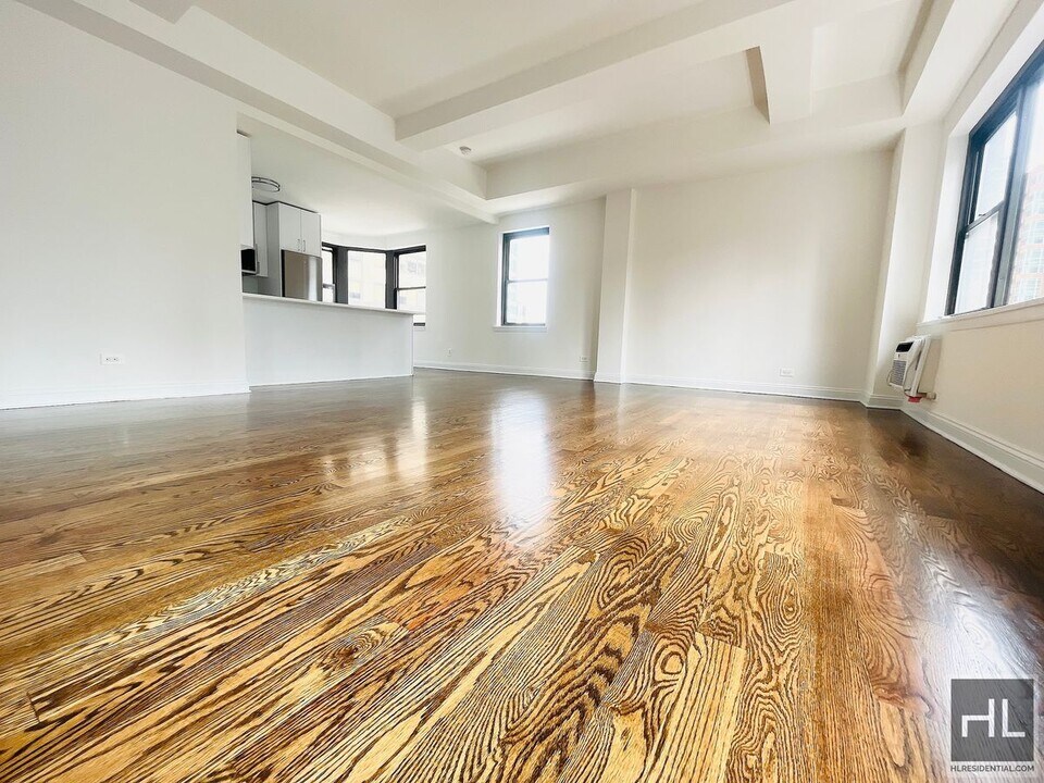 EAST 57 STREET in New York, NY - Building Photo