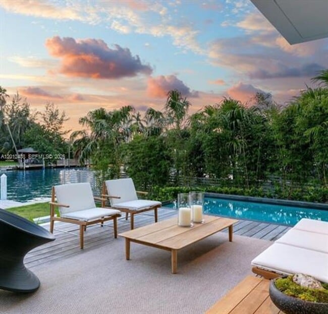 1081 W 48th St in Miami Beach, FL - Foto de edificio - Building Photo