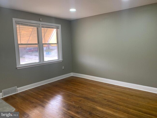 property at 1718 Redwood Ave