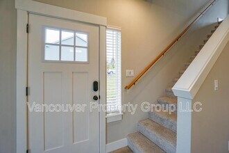 2217 E Juniper Cir in La Center, WA - Building Photo - Building Photo