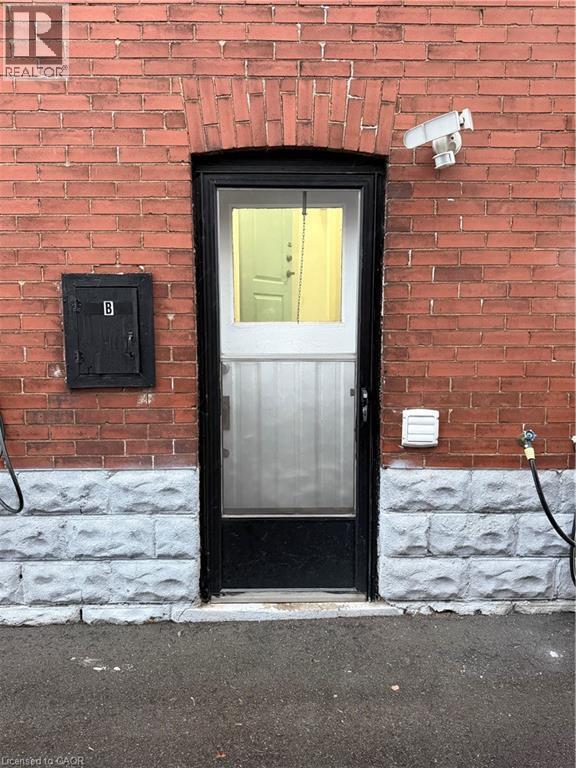 22 Graham Ave N in Hamilton, ON - Building Photo - Building Photo