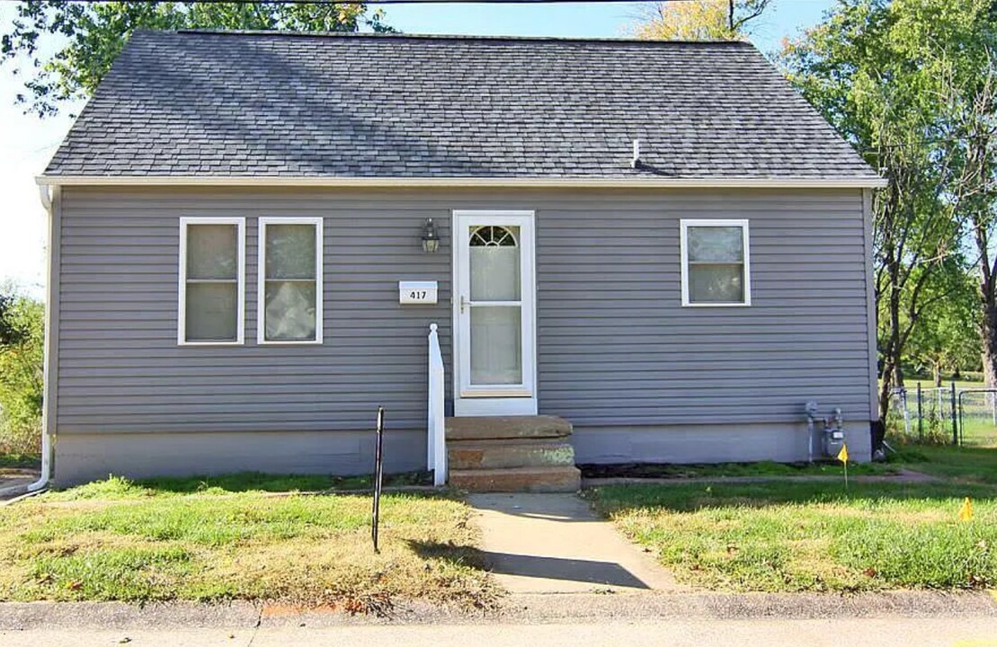 417 Knox St in Jackson, MO - Building Photo