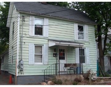 25 E Bartlett St in Westfield, MA - Building Photo - Building Photo
