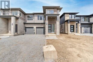 7310 Marvel Dr in Niagara Falls, ON - Building Photo