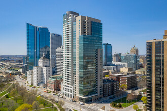 Kilbourn Tower in Milwaukee, WI - Building Photo - Building Photo