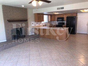 3672 W Windrose Dr, Unit FR0414 in Phoenix, AZ - Foto de edificio - Building Photo