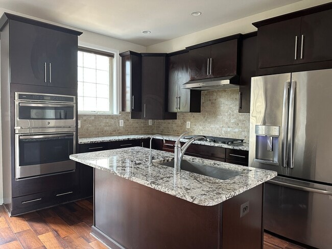 42624 Lisburn Chase Ter in Chantilly, VA - Building Photo - Building Photo