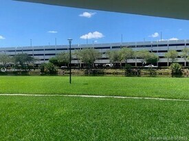 7420 SW 82nd St in Miami, FL - Building Photo