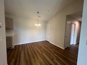 905 Hanahan Ct, Unit 3D in Greensboro, NC - Foto de edificio - Building Photo