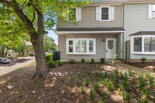 property at 5423 Pine Top Cir