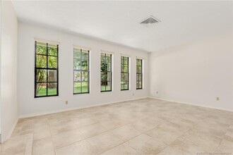 34 NE Acacia Trail in Jensen Beach, FL - Foto de edificio - Building Photo