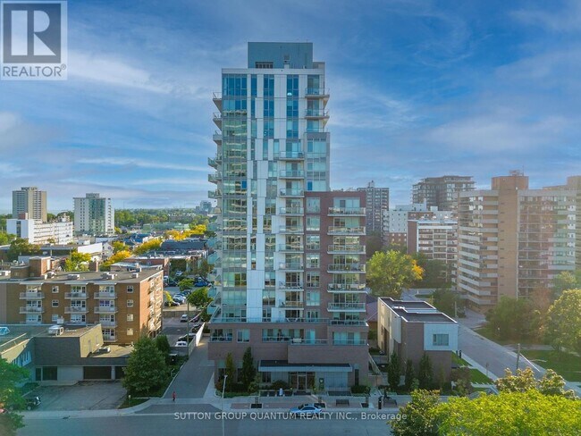 8 Ann St in Mississauga, ON - Building Photo - Building Photo