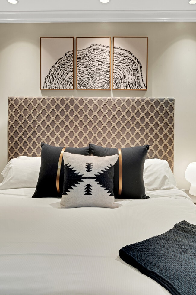 70 E Walton St in Chicago, IL - Foto de edificio - Building Photo