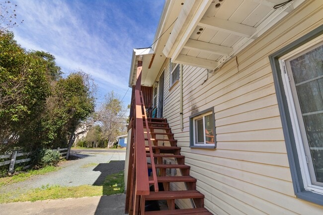504 W Marlette St, Unit Unit B    Upstairs in Ione, CA - Building Photo - Building Photo