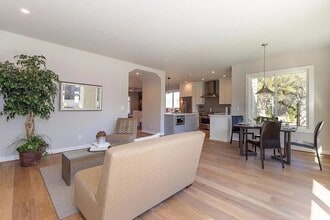 764 Hillcrest Dr in Redwood City, CA - Foto de edificio - Building Photo