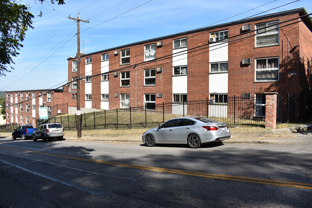 650-660 650-660 Straight St in Cincinnati, OH - Building Photo