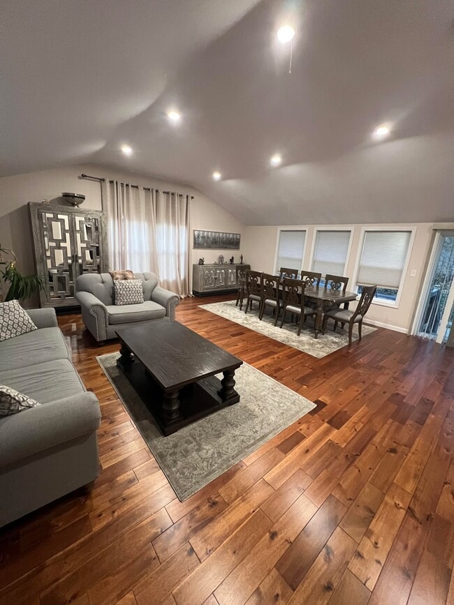 35 Glen Cir, Unit 1