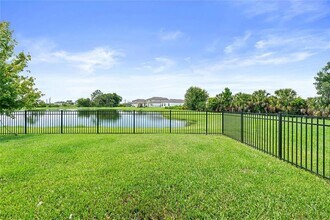 8815 Sunshower Pl in Parrish, FL - Building Photo - Building Photo