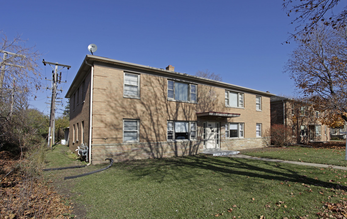 10320 W North Ave in Wauwatosa, WI - Building Photo