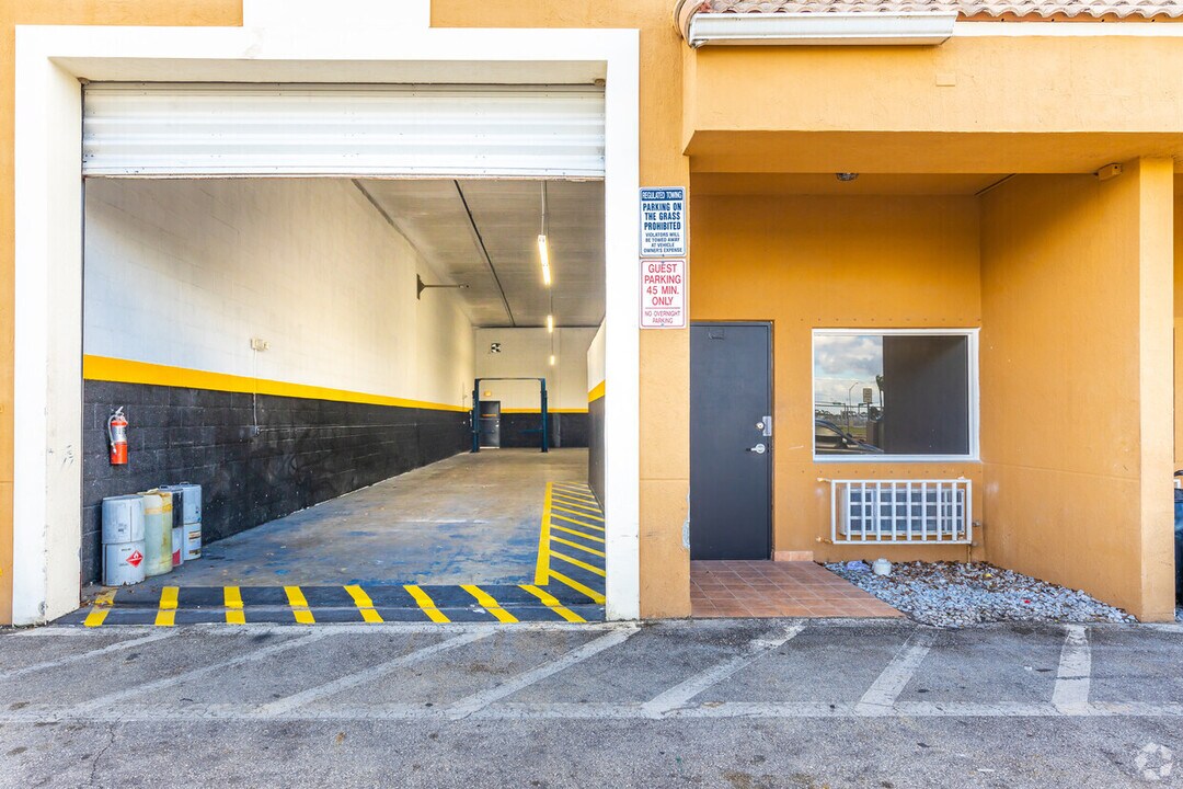 13720 SW 143rd Ct-Unit -4 in Miami, FL - Building Photo