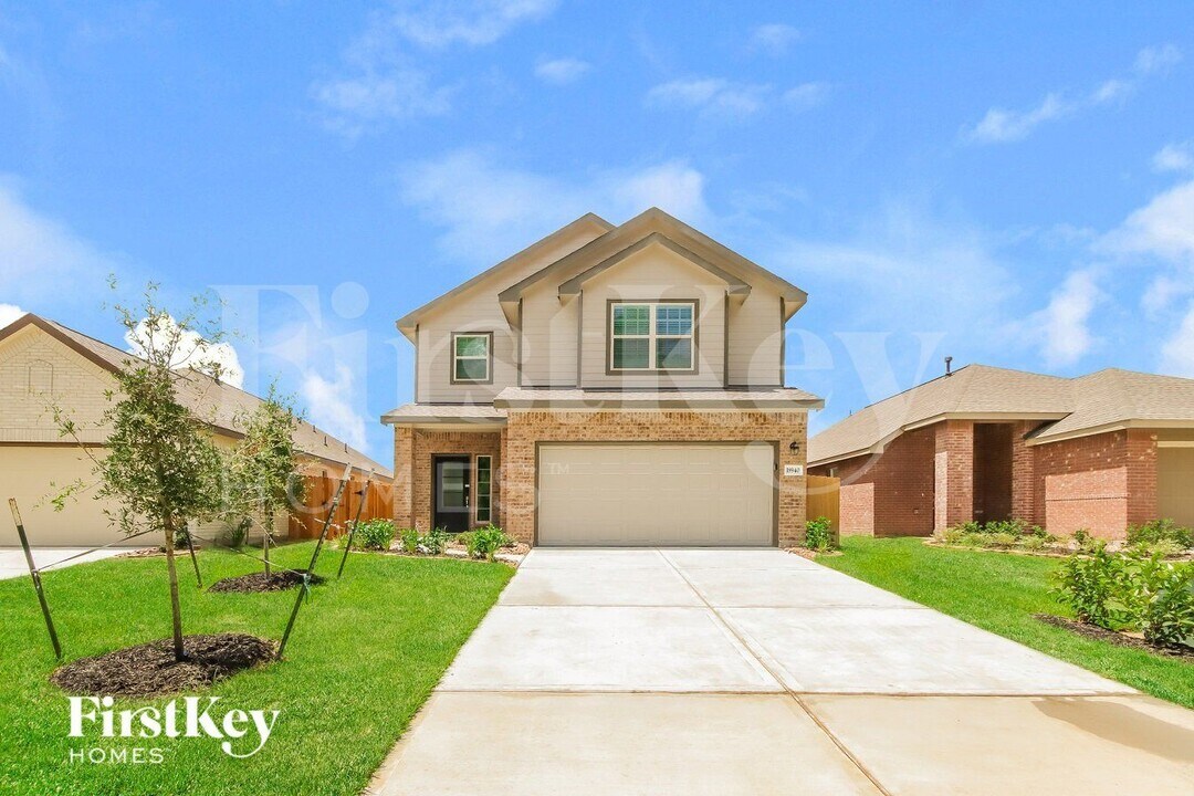 18940 Caney Frst Dr in New Caney, TX - Building Photo