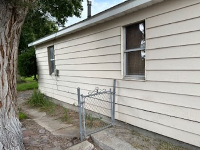 644 Oak St in Elko, NV - Foto de edificio - Building Photo