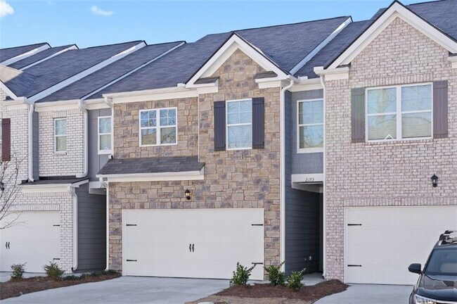 2173 Blue Monarch Dr in Buford, GA - Building Photo - Building Photo