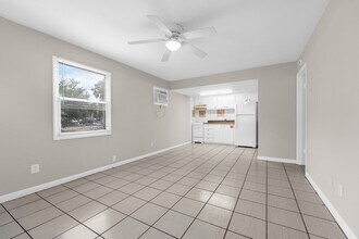 5119 Curry Ford Rd in Orlando, FL - Foto de edificio - Building Photo