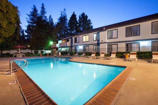 Oak Pointe Apartments in Fremont, CA - Foto de edificio - Building Photo