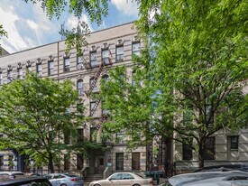 162 W 144th St in New York, NY - Building Photo