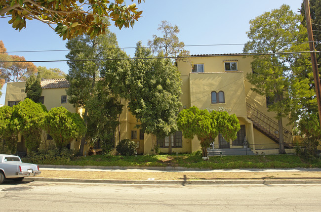 Yury Plaza in Los Angeles, CA - Building Photo - Building Photo