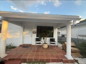 526 E 54th St in Hialeah, FL - Building Photo - Building Photo
