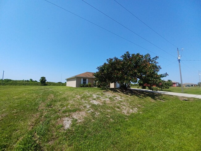 3808 NW 38th St in Cape Coral, FL - Building Photo - Building Photo
