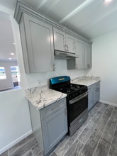 2333 S Mansfield Ave in Los Angeles, CA - Foto de edificio - Building Photo