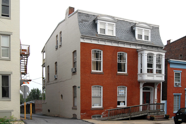 361 E Market St in York, PA - Foto de edificio - Building Photo