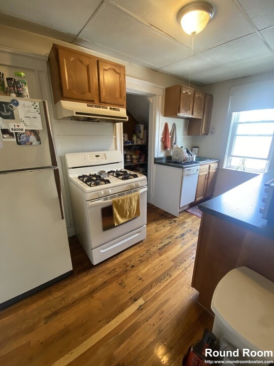 2 Corinne Rd, Unit 2 in Boston, MA - Building Photo