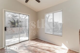 3392 W Vía Campana De Oro in Tucson, AZ - Building Photo - Building Photo