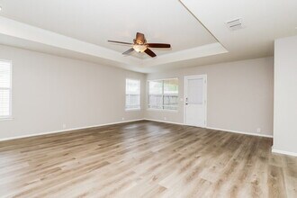 1365 Red Barn Run in Schertz, TX - Building Photo - Building Photo