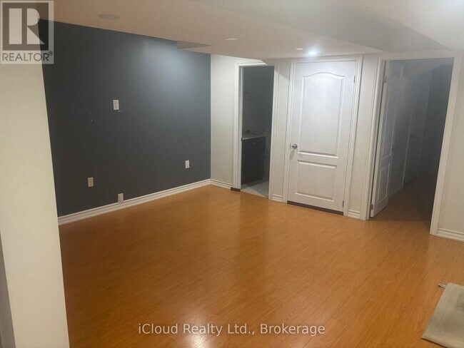 1185 Prestonwood Crescent in Mississauga, ON - Building Photo - Building Photo