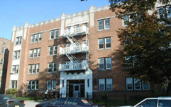 The Plaza in East Orange, NJ - Foto de edificio - Building Photo