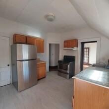 511 New London Turnpike in Norwich, CT - Building Photo - Building Photo