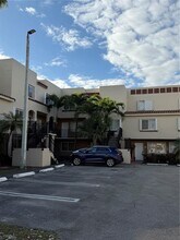 551 NW 82nd Ave in Miami, FL - Building Photo - Building Photo