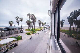 8 Brooks Ave, Unit 5 in Los Angeles, CA - Building Photo - Building Photo