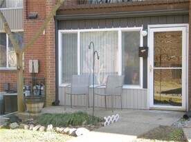 5226 Castlewood Rd in Richmond, VA - Building Photo