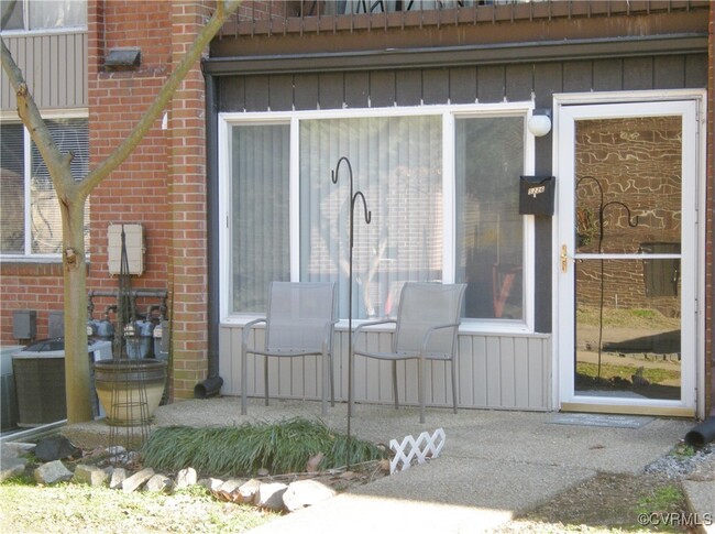 property at 5226 Castlewood Rd