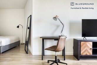 636 Pacific Ave-Unit -FL6-ID523 in Long Beach, CA - Building Photo - Building Photo