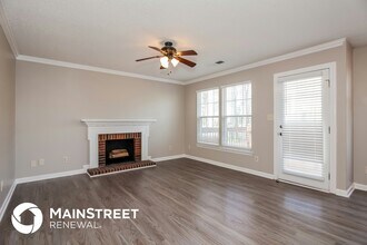 6002 Pecan Cove Ln in Charlotte, NC - Foto de edificio - Building Photo