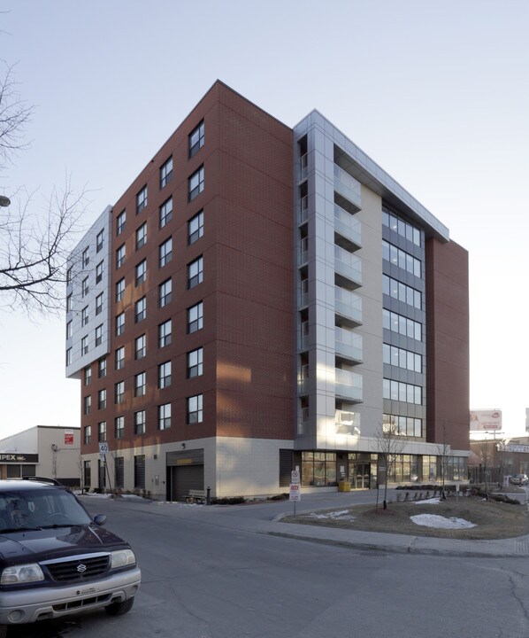 7001 Du Parc Av in Montréal, QC - Building Photo