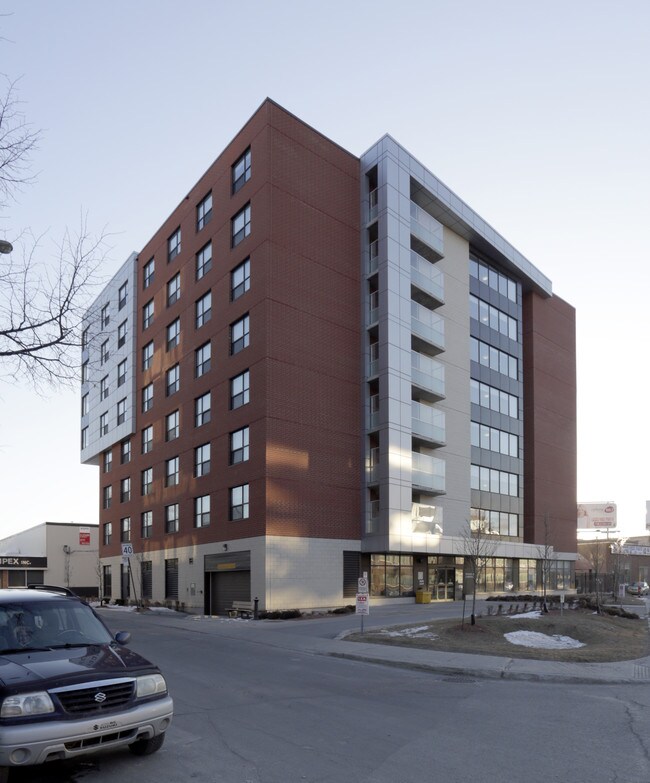 7001 du Parc in Montréal, QC - Building Photo - Primary Photo