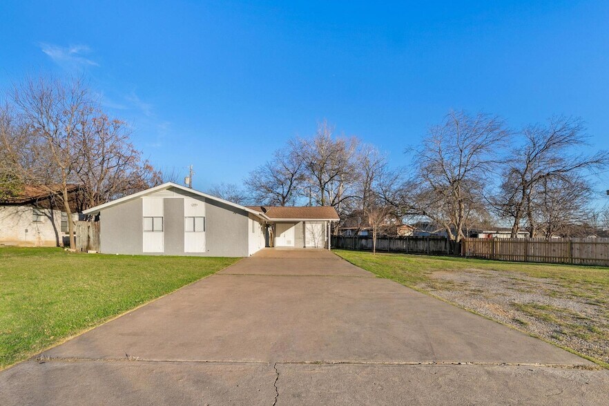 11103 Renel Dr, Unit B in Austin, TX - Foto de edificio